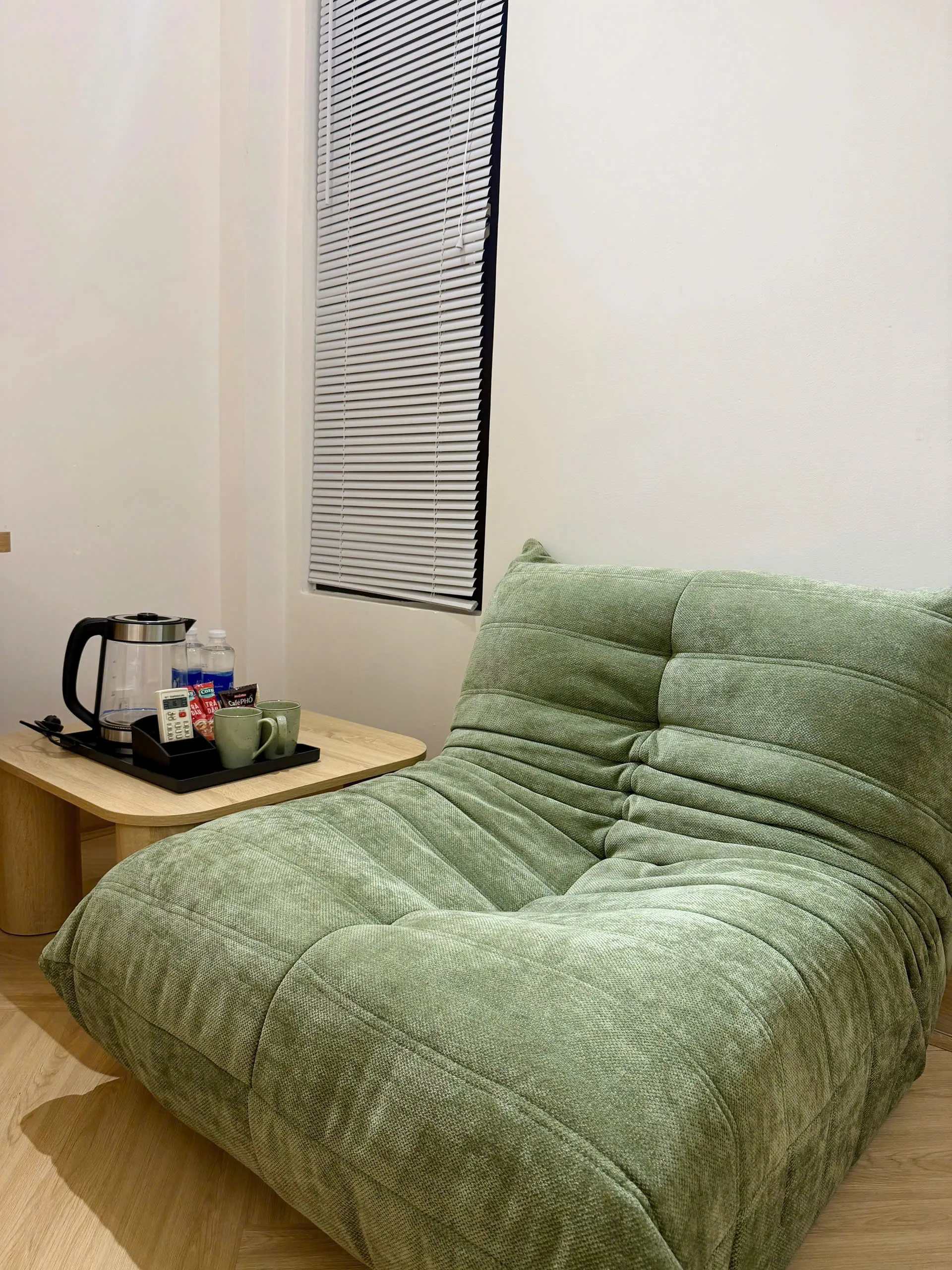 Lounge chair in Cozy room at De Seconde Home