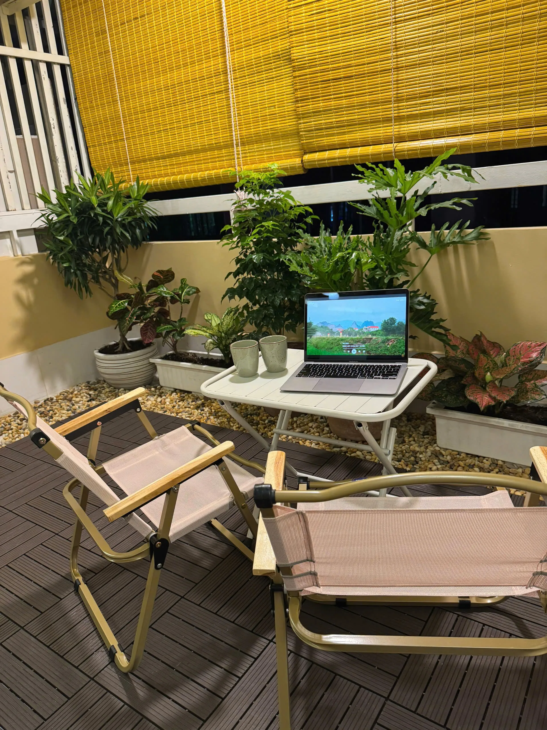 Green garden balcony of Garden room at De Seconde Home